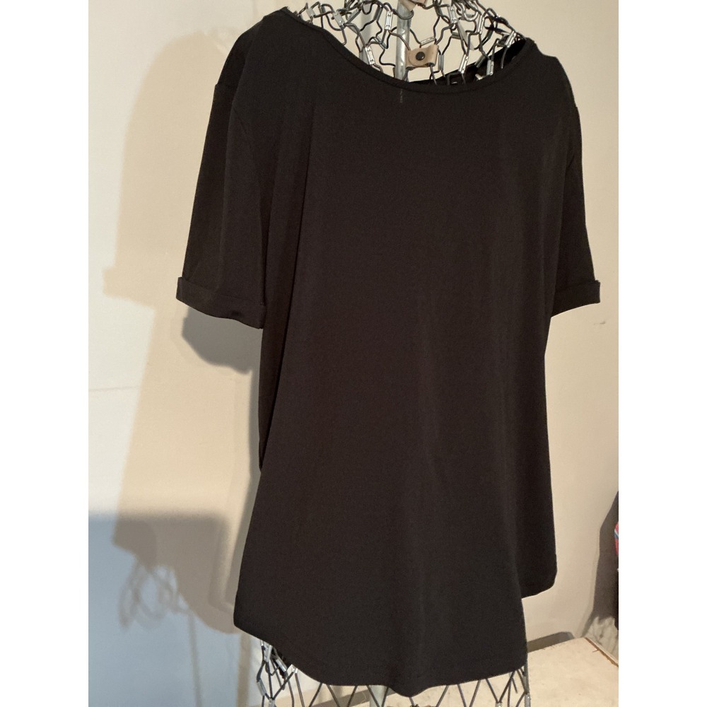 Kontrol Contemporary Black High Low Short Sleeve Top with Leaf Necklace Large